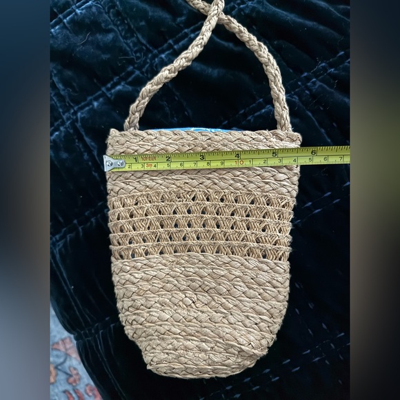 💝 Woven Small Straw Bag with Blue Interior. A phone fits perfectly. Beach! - Picture 4 of 5